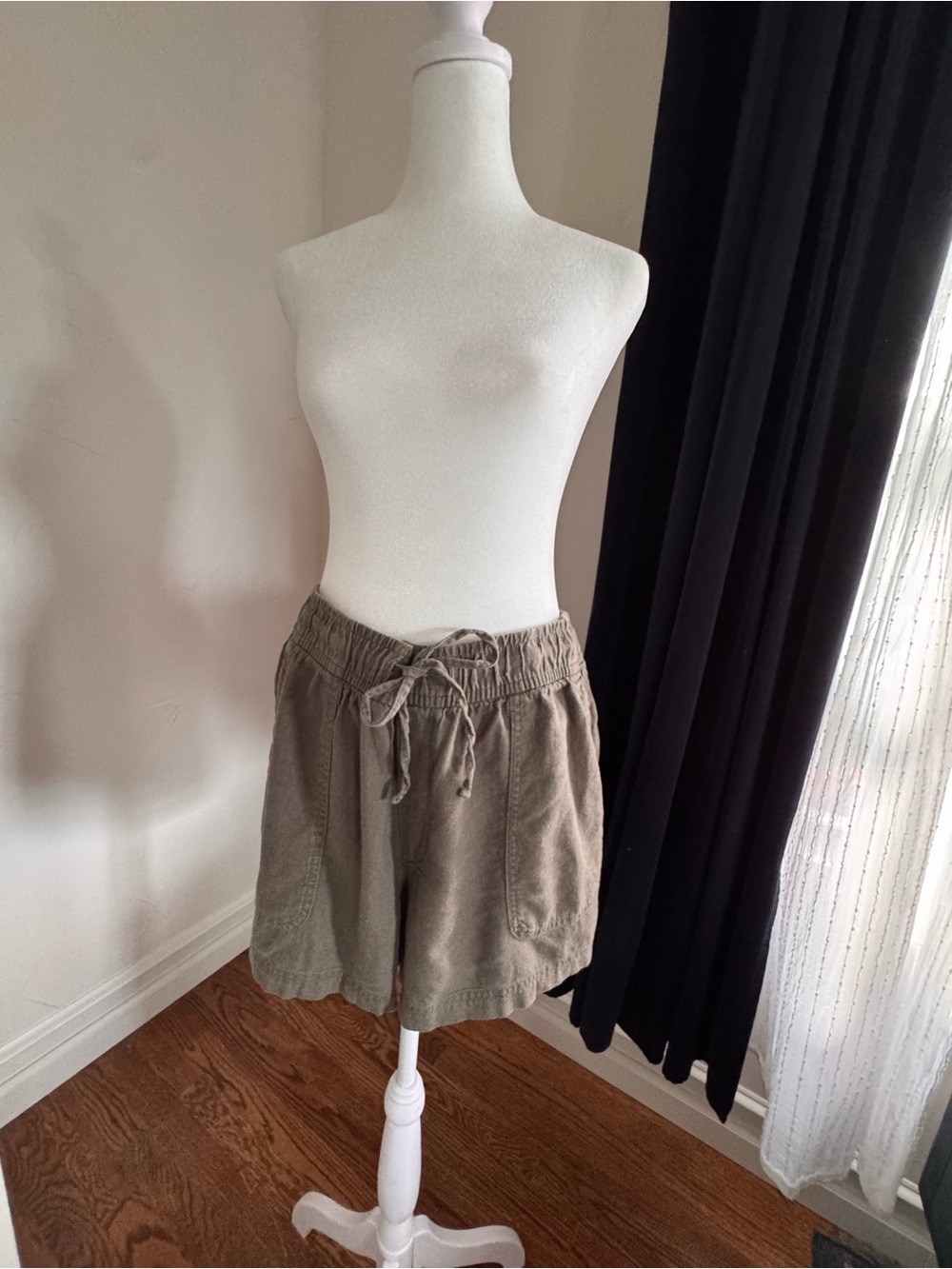 GAP Women's Linen Drawstring Shorts in Dark Olive